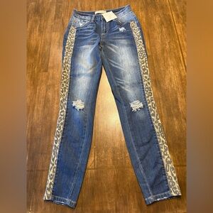 Elizabeth’s Closet Jeans Women’s SZ M Cheetah Print Distressed Straight Leg New
